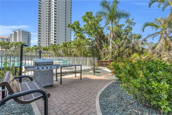 $949,900 | 5550 Heron Point Drive, Unit 304, Naples, FL 34108