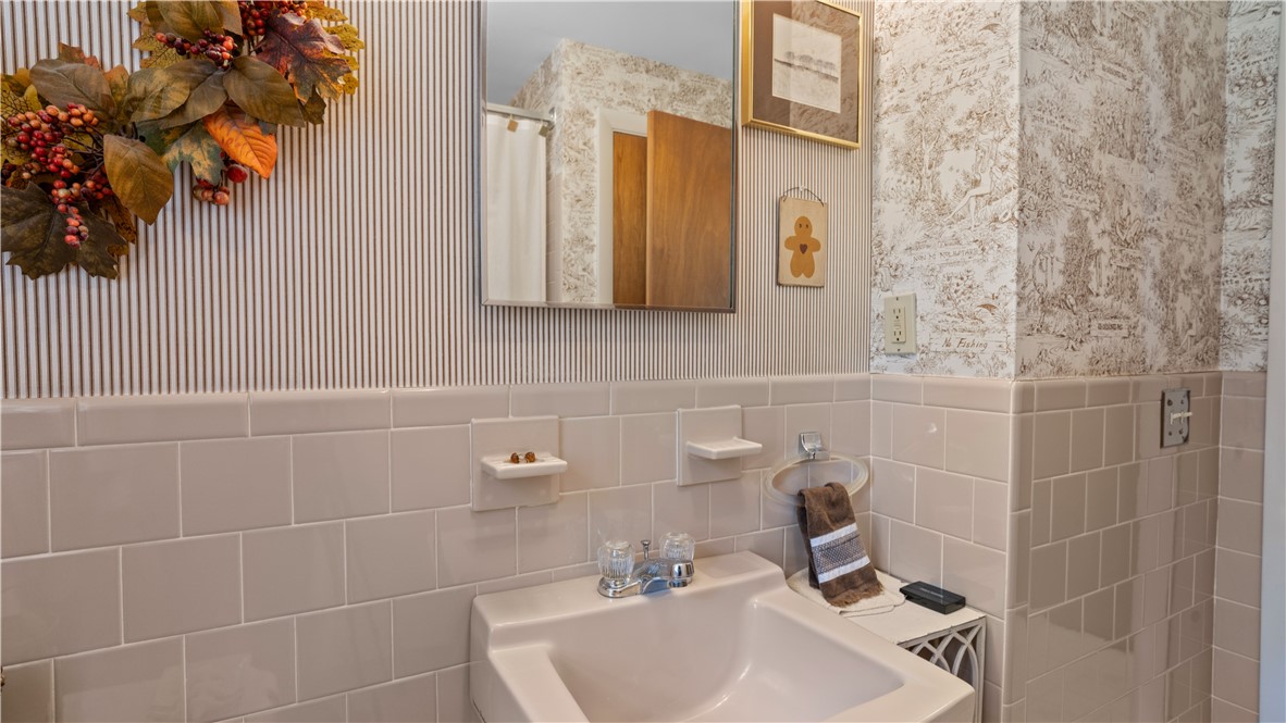 32 Short Road North Kingstown, RI 02852 - Photo 19 of 42 Gallery Image 19