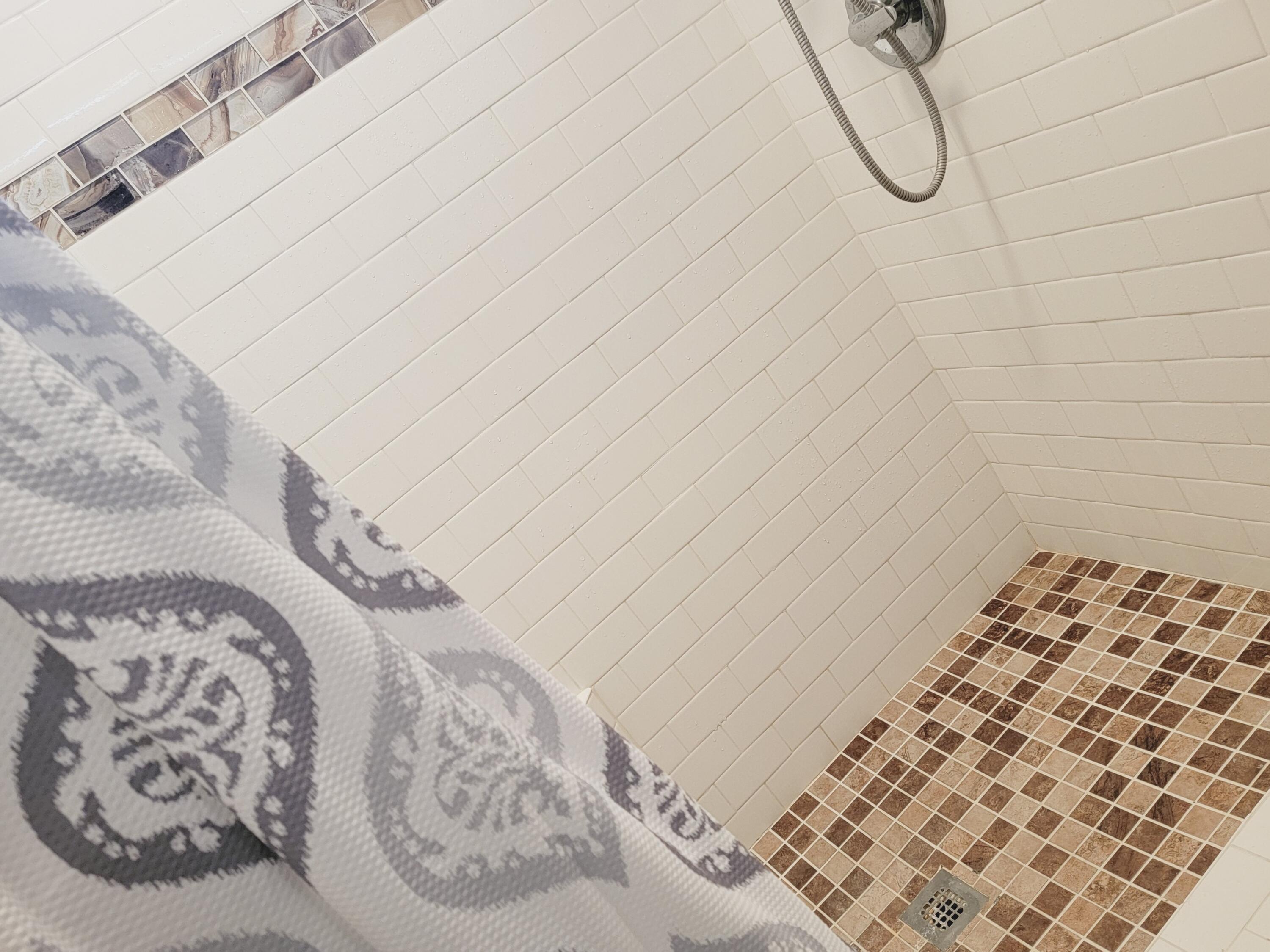 2830 Old Mill Way Crestview, FL 32539 - Photo 10 of 16 a bathroom with a bathtub