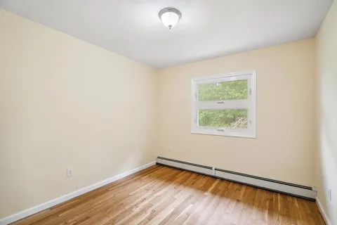 $1,399,989 | 542 Montauk Highway, Southampton, NY 11968