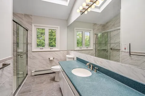 $1,399,989 | 542 Montauk Highway, Southampton, NY 11968