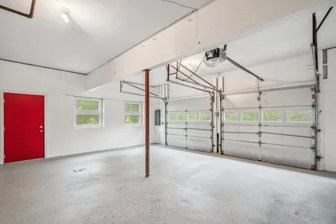 $1,399,989 | 542 Montauk Highway, Southampton, NY 11968