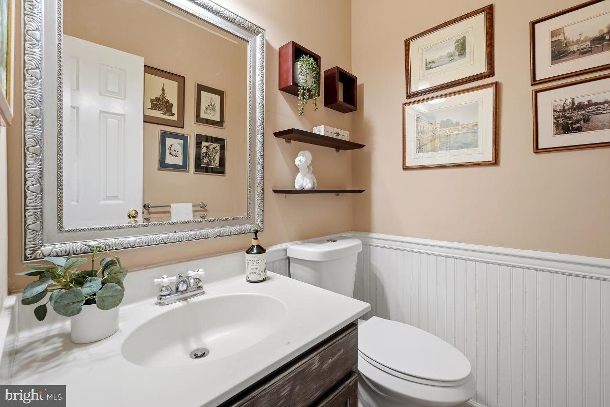 7700 Brickyard Road Potomac, MD 20854 - Photo 18 of 55 Powder Room