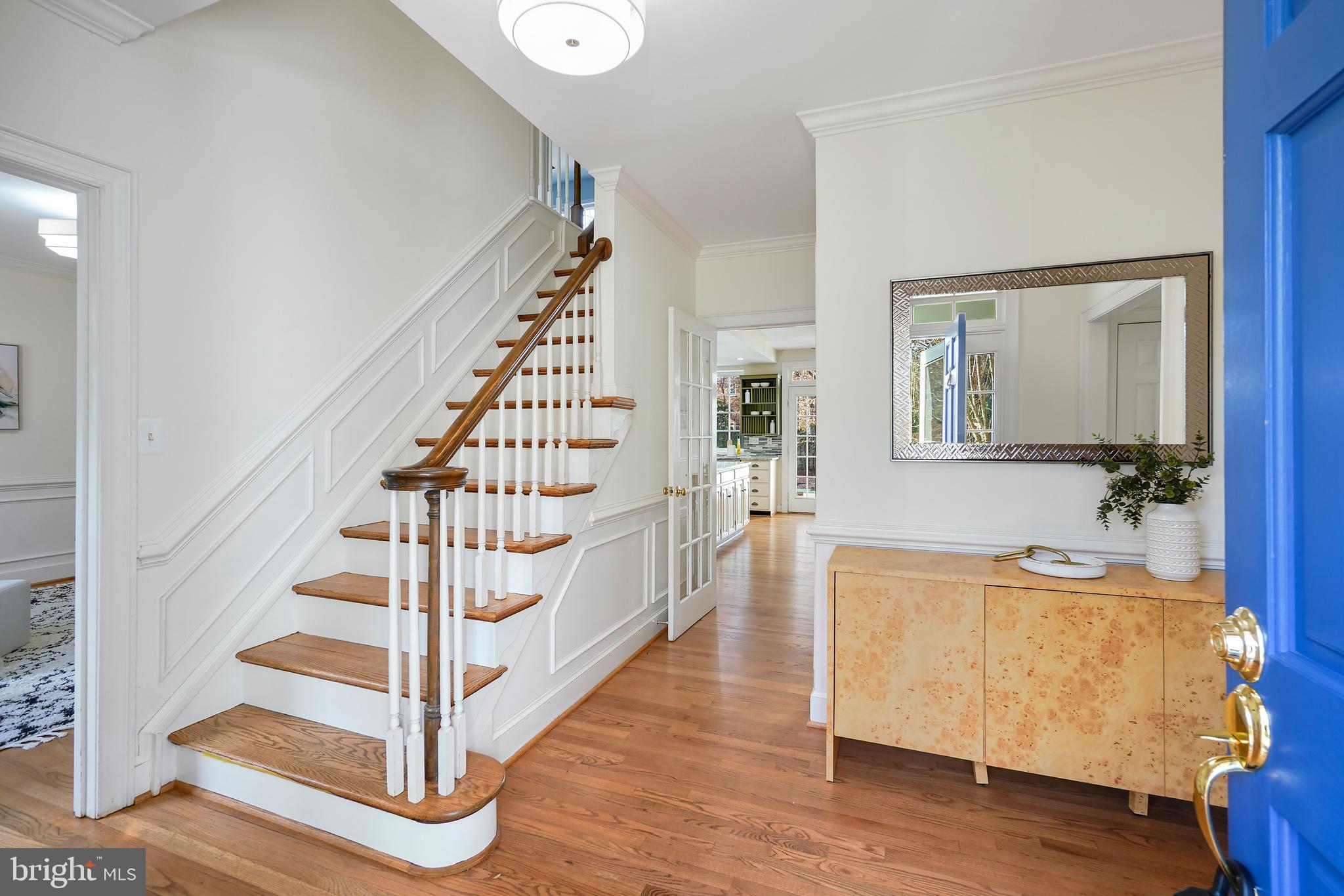 7700 Brickyard Road Potomac, MD 20854 - Photo 2 of 55 Foyer