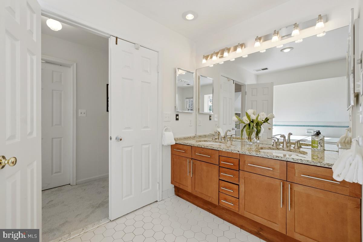 7700 Brickyard Road Potomac, MD 20854 - Photo 27 of 55 Owner's Suite Bath