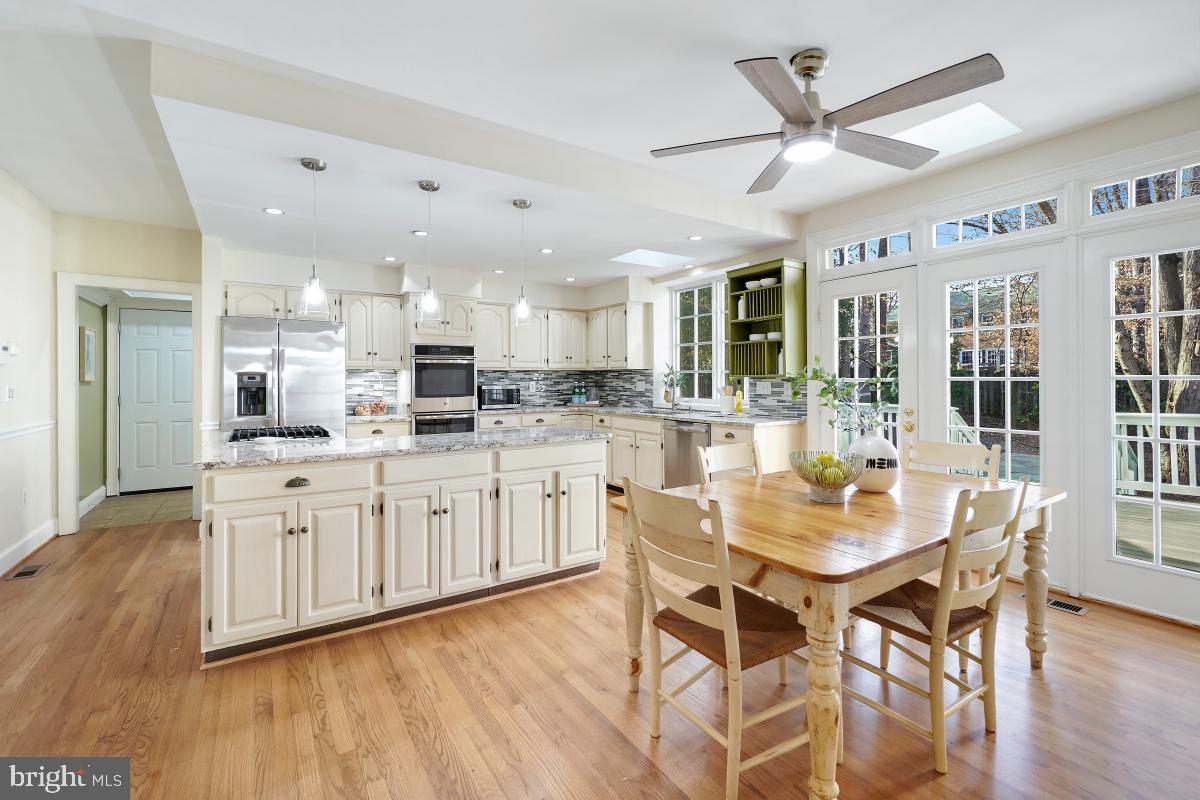 7700 Brickyard Road Potomac, MD 20854 - Photo 7 of 55 Kitchen and Table Space