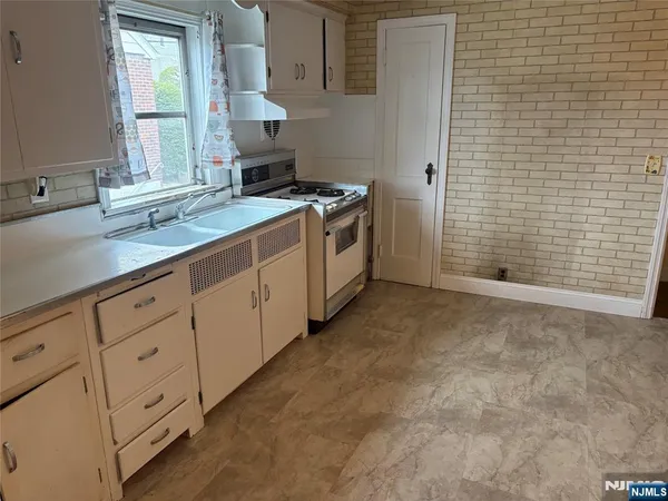 $529,999 | 429 MacArthur Avenue, Garfield, NJ 07026