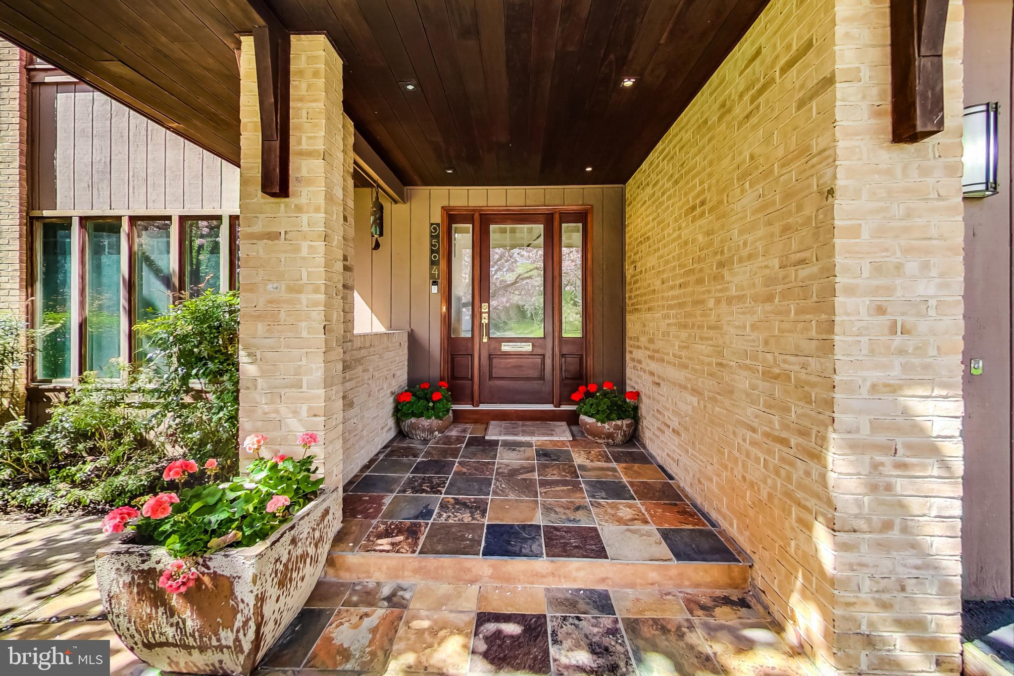 9504 Starmont Road Bethesda, MD 20817 - Photo 4 of 65