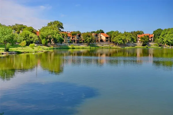 $1,690 | 2610 Lakehill Lane, Unit 17C, Carrollton, TX 75006