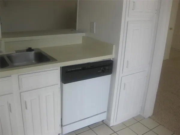 $1,690 | 2610 Lakehill Lane, Unit 17C, Carrollton, TX 75006