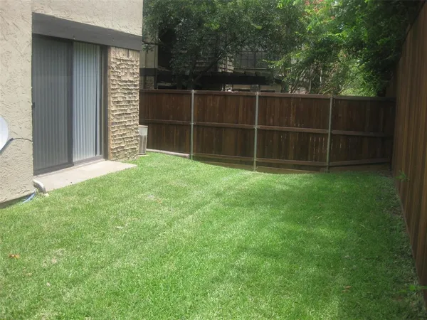 $1,690 | 2610 Lakehill Lane, Unit 17C, Carrollton, TX 75006