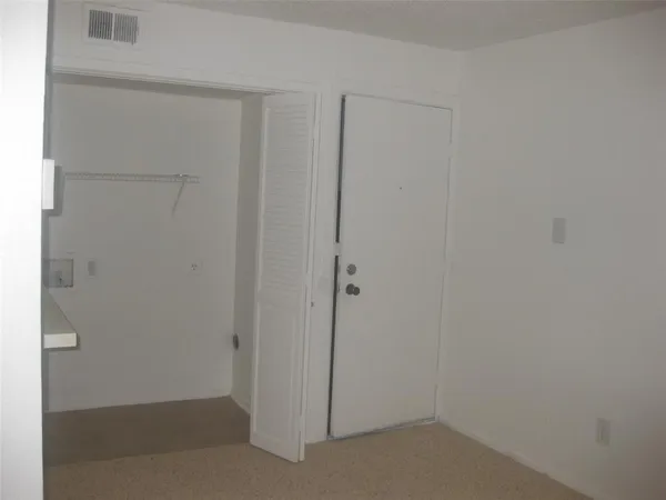 $1,690 | 2610 Lakehill Lane, Unit 17C, Carrollton, TX 75006