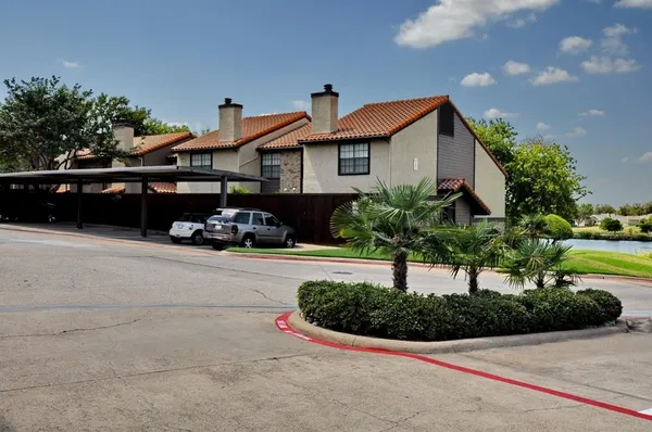 $1,690 | 2610 Lakehill Lane, Unit 17C, Carrollton, TX 75006