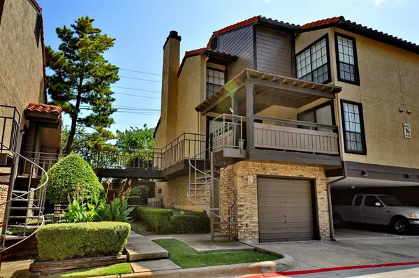 $1,690 | 2610 Lakehill Lane, Unit 17C, Carrollton, TX 75006