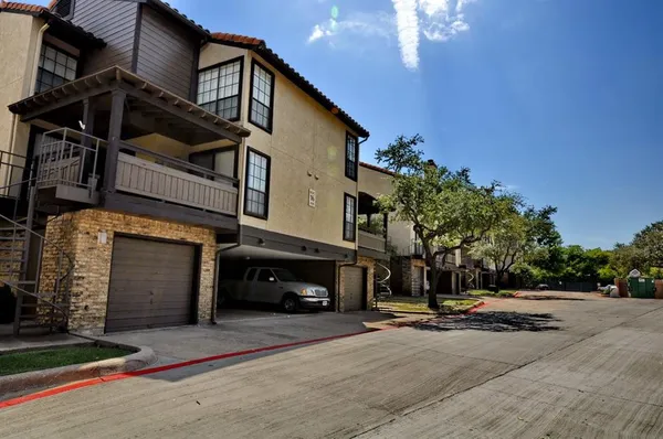 $1,690 | 2610 Lakehill Lane, Unit 17C, Carrollton, TX 75006