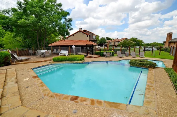 $1,690 | 2610 Lakehill Lane, Unit 17C, Carrollton, TX 75006