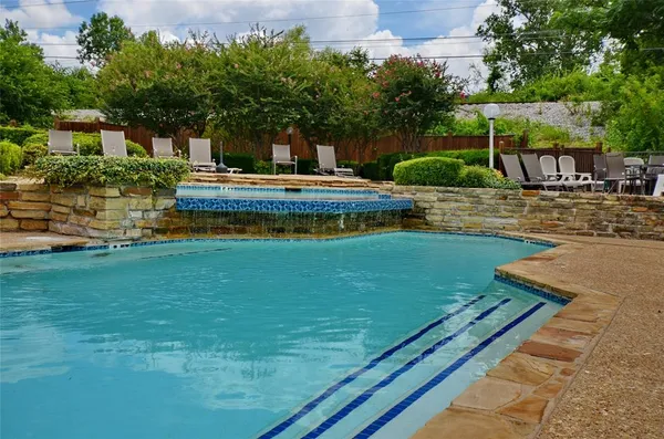 $1,690 | 2610 Lakehill Lane, Unit 17C, Carrollton, TX 75006