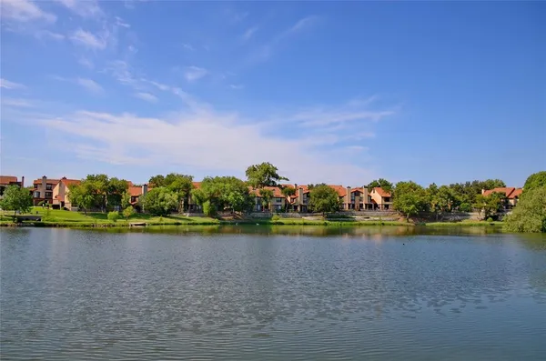 $1,690 | 2610 Lakehill Lane, Unit 17C, Carrollton, TX 75006