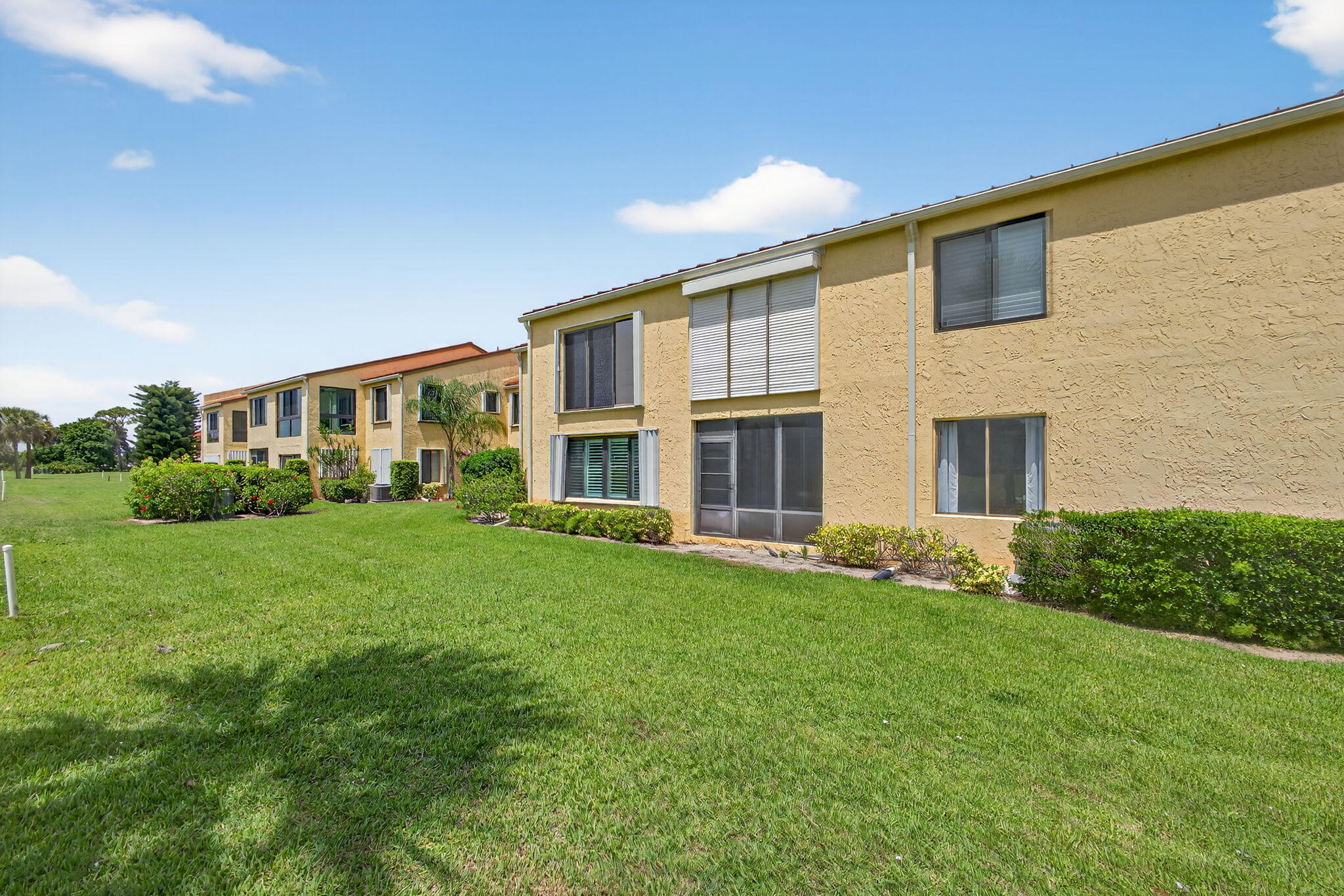 5335 Southeast Miles Grant Road, Unit 102 Stuart, FL 34997 - Photo 33 of 38 38-web-or-mls-5D1A9340