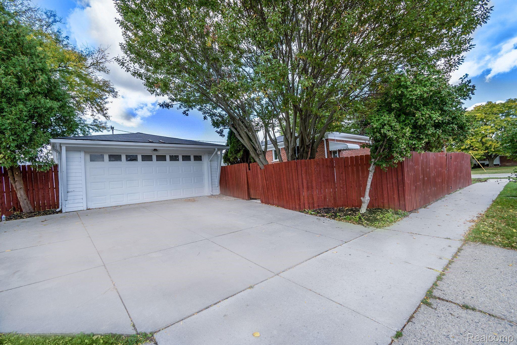 18360 Frazho Road Roseville, MI 48066 - Photo 28 of 29 18360 Frazho Garage.jpeg