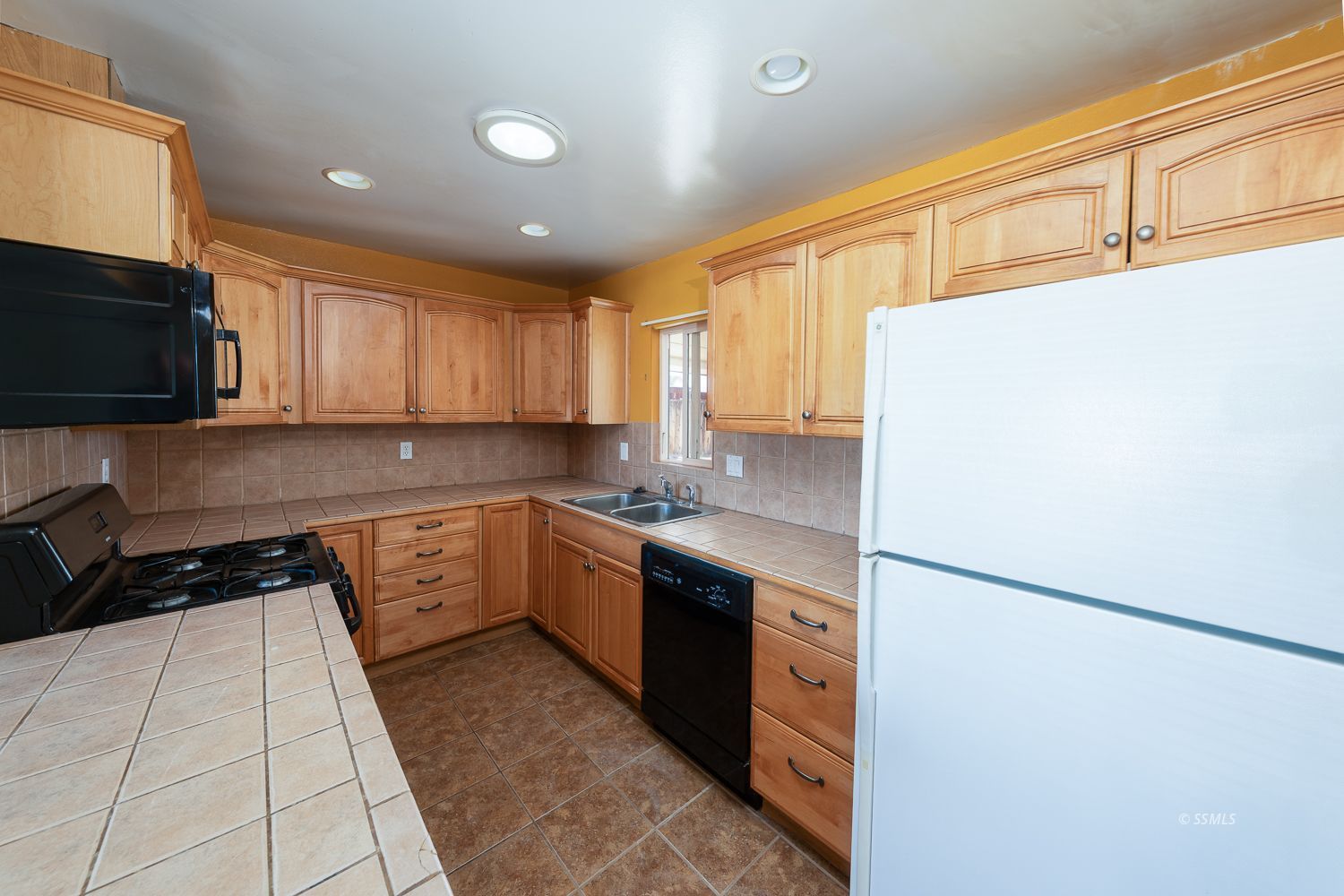 241 North Alvord Street Ridgecrest, CA 93555 - Photo 8 of 32