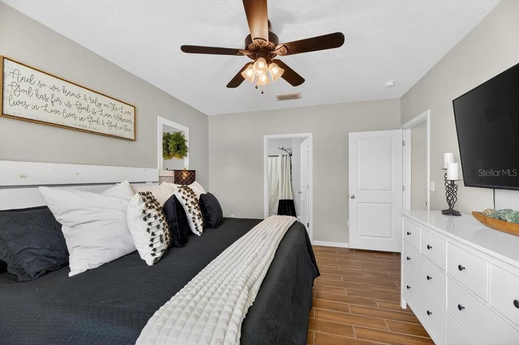 3246 South Northview Road Plant City, FL 33566 - Photo 20 of 57 a bedroom with a bed and a flat screen tv