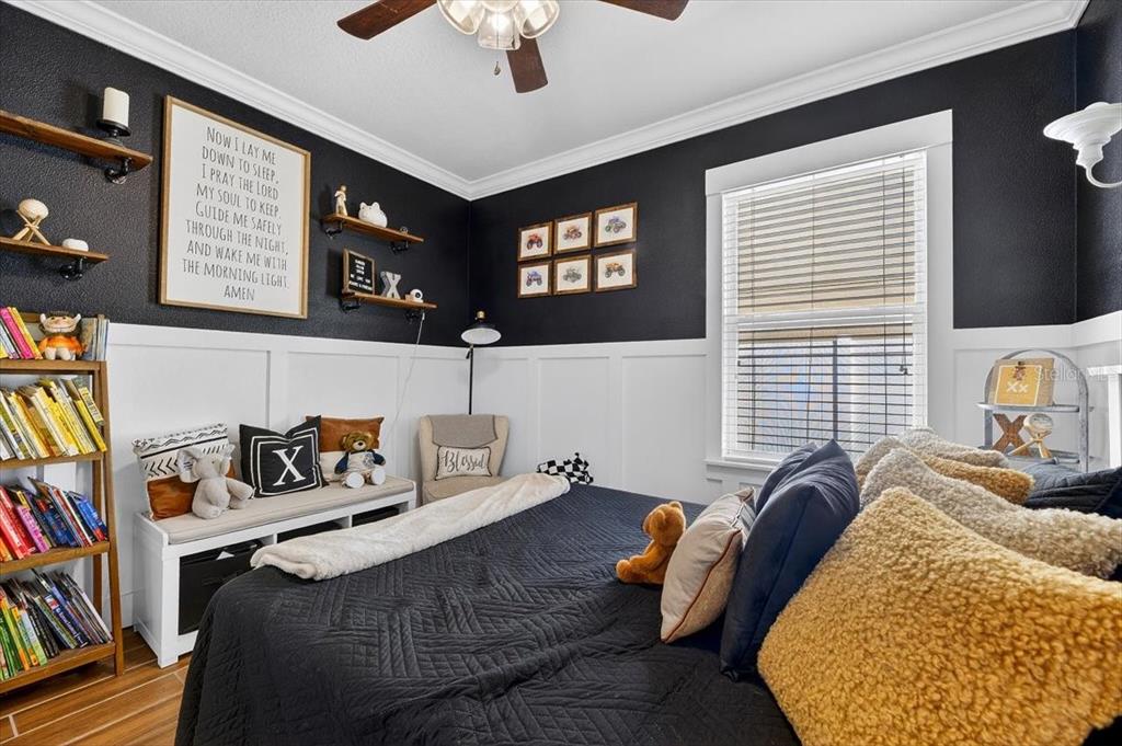 3246 South Northview Road Plant City, FL 33566 - Photo 24 of 57 a living room with furniture and a window