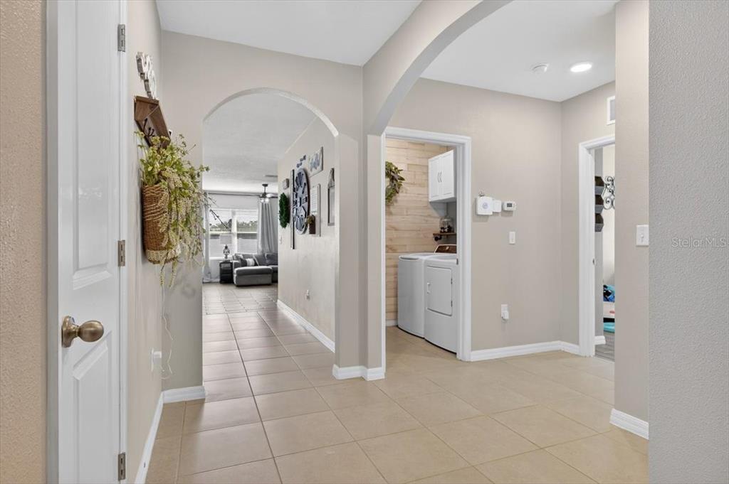 3246 South Northview Road Plant City, FL 33566 - Photo 34 of 57 a view of a hallway with living room and bedroom