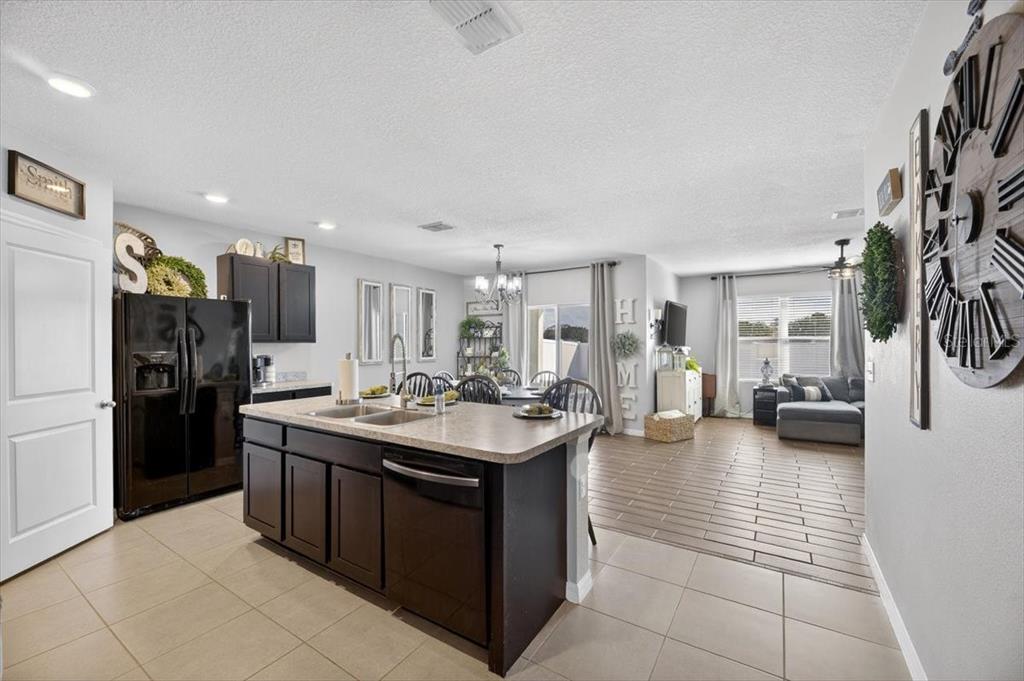 3246 South Northview Road Plant City, FL 33566 - Photo 4 of 57 a kitchen with a sink and a refrigerator