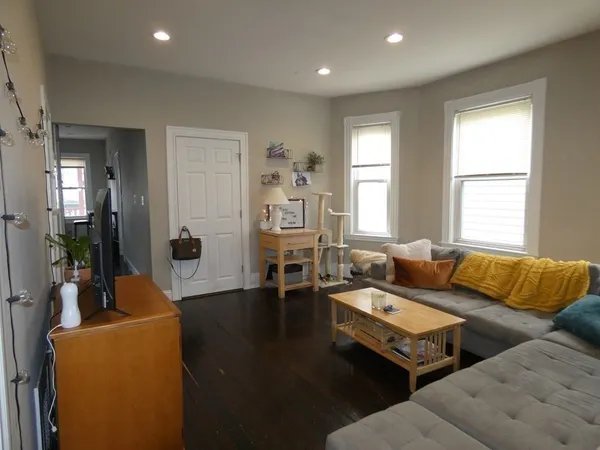 $3,700 | 37 Condor Street, Unit 3, Boston, MA 02128