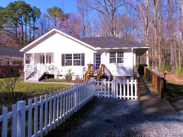 145 Maple Avenue Mathews, VA 23109 - Photo 2 of 26