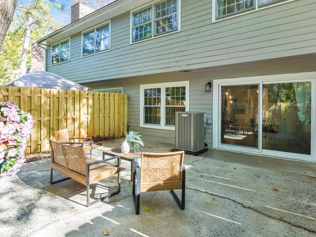 $2,575 | 2790 Farmstead Road, Smyrna, GA 30080