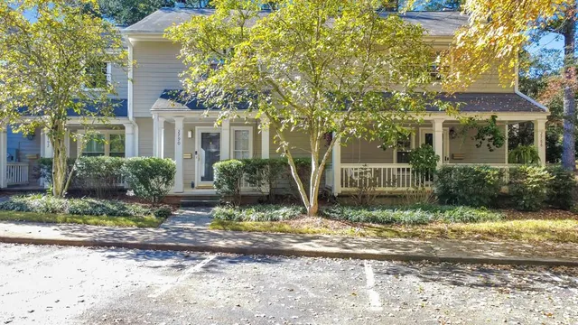 $2,575 | 2790 Farmstead Road, Smyrna, GA 30080