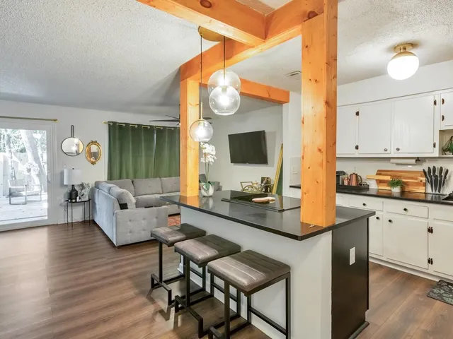 $2,575 | 2790 Farmstead Road, Smyrna, GA 30080