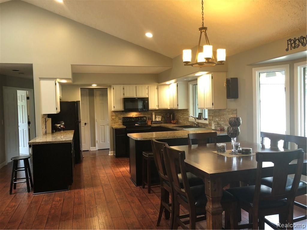 8094 Perry Road Grand Blanc, MI 48439 - Photo 4 of 27 DR Kit.JPG
