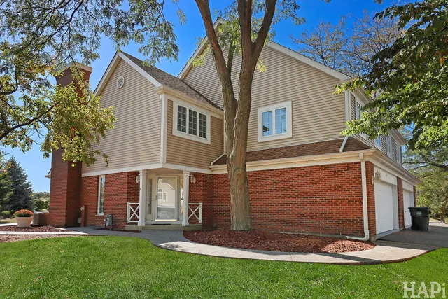 $323,000 | 692 Monroe Drive, Lindenhurst, IL 60046