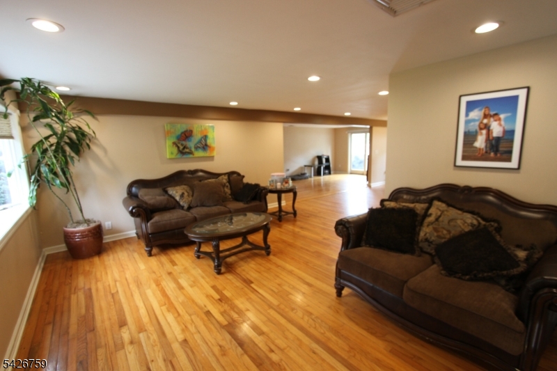 7 Stuart Street Waldwick, NJ 07463 - Photo 5 of 49
