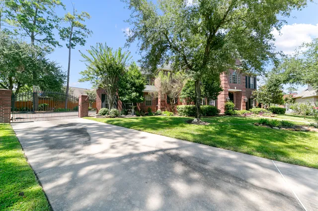 $849,000 | 13915 Springmint Drive, Cypress, TX 77429