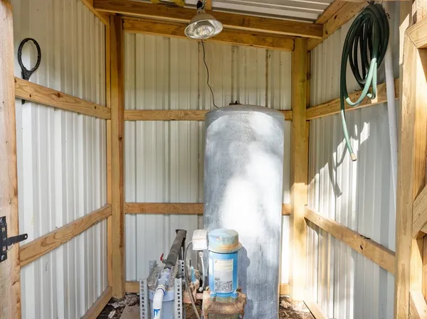 a view of yard with tree