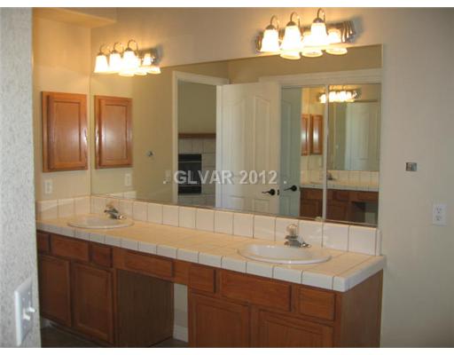 5760 Doubletree Road Pahrump, NV 89061 - Photo 10 of 26 Master Bath/Spa.