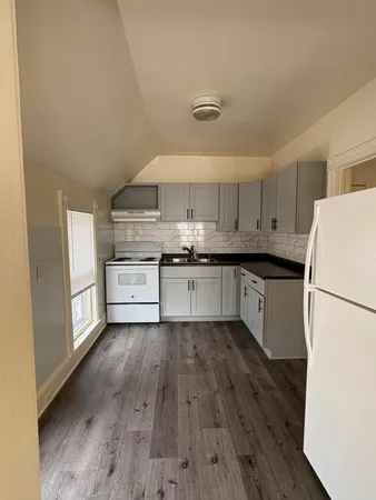 $850 | 205 Oak Street, Unit 2, Ypsilanti, MI 48198
