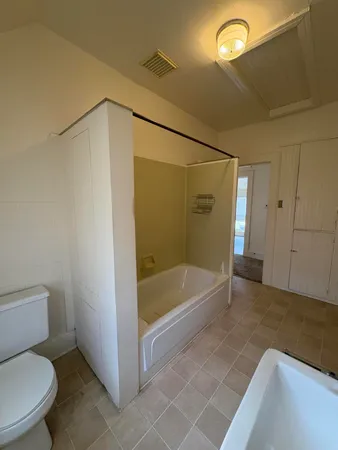 $850 | 205 Oak Street, Unit 2, Ypsilanti, MI 48198