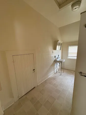 $850 | 205 Oak Street, Unit 2, Ypsilanti, MI 48198