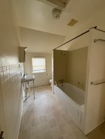 $850 | 205 Oak Street, Unit 2, Ypsilanti, MI 48198