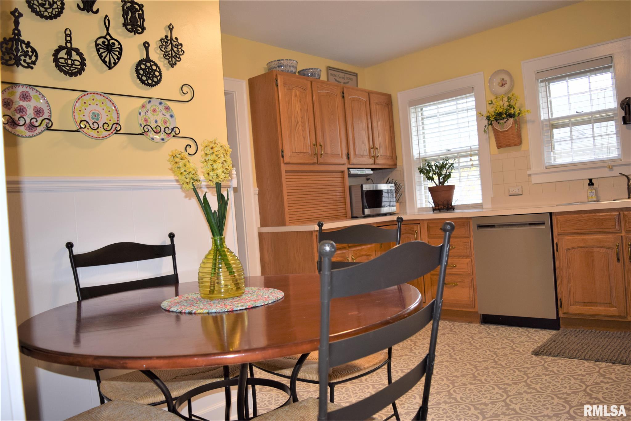 1729 Mound Road Jacksonville, IL 62650 - Photo 11 of 47 Gallery Image 11