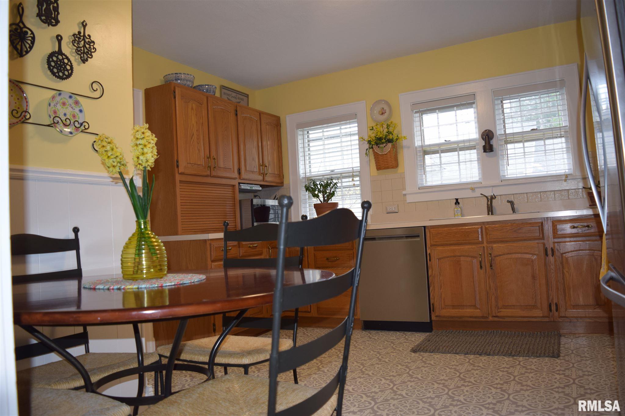 1729 Mound Road Jacksonville, IL 62650 - Photo 13 of 47 Gallery Image 13