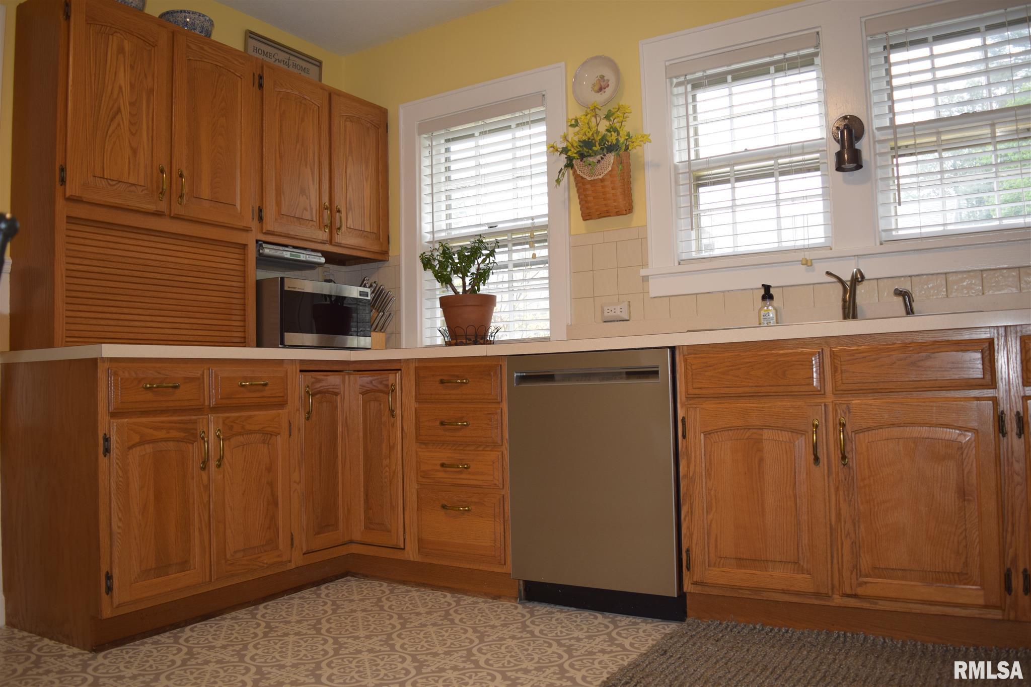 1729 Mound Road Jacksonville, IL 62650 - Photo 14 of 47 Gallery Image 14