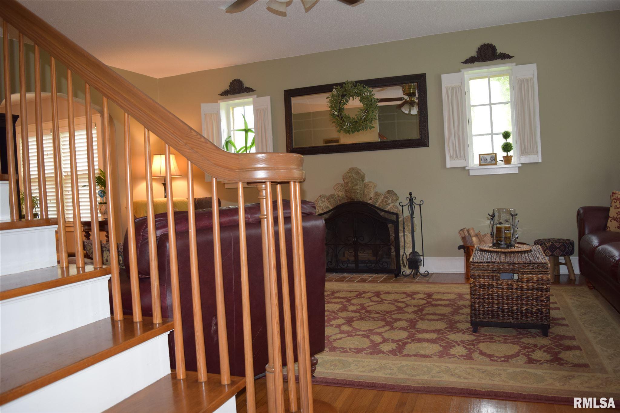1729 Mound Road Jacksonville, IL 62650 - Photo 15 of 47 Gallery Image 15