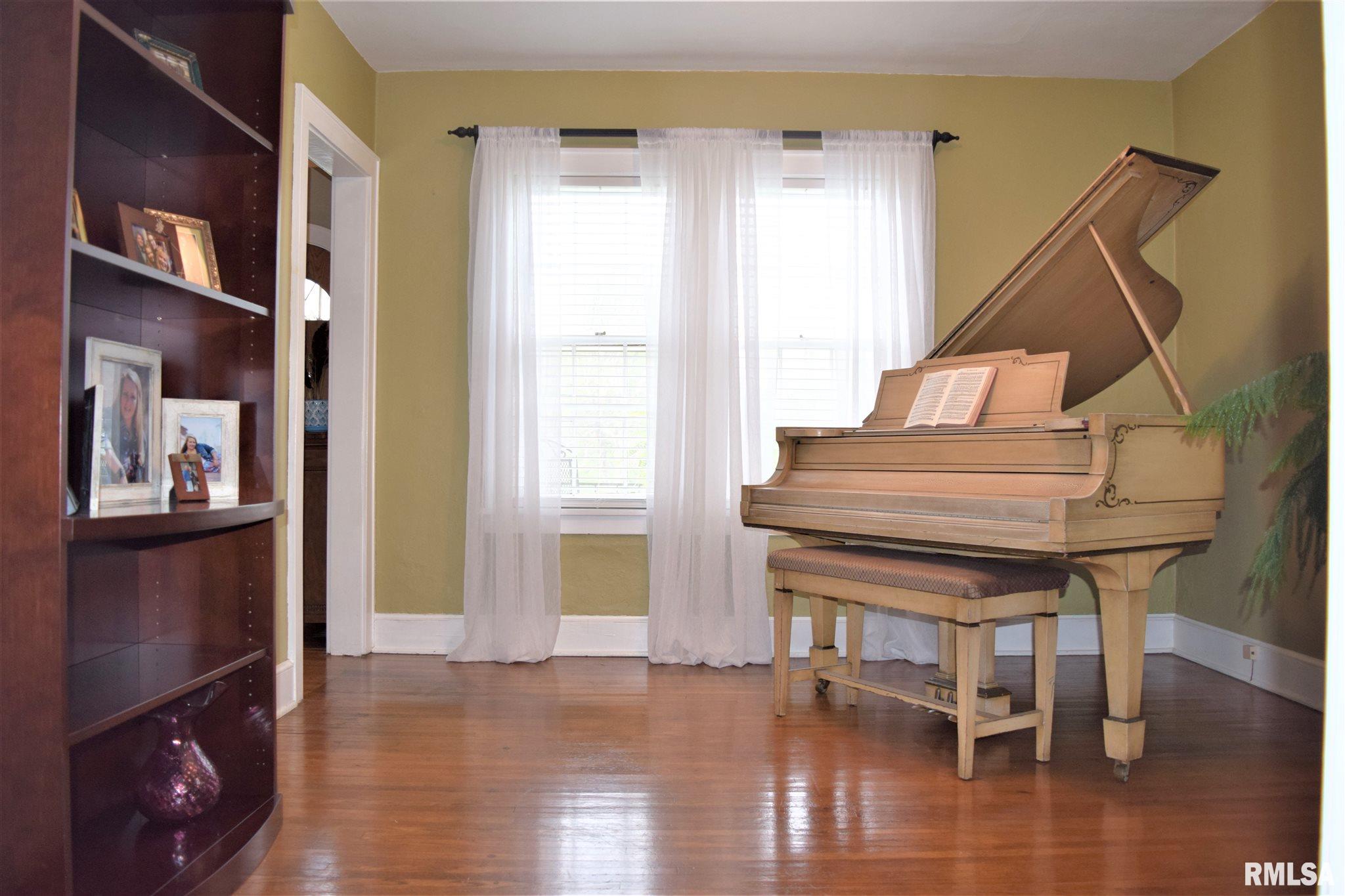 1729 Mound Road Jacksonville, IL 62650 - Photo 19 of 47 Gallery Image 19