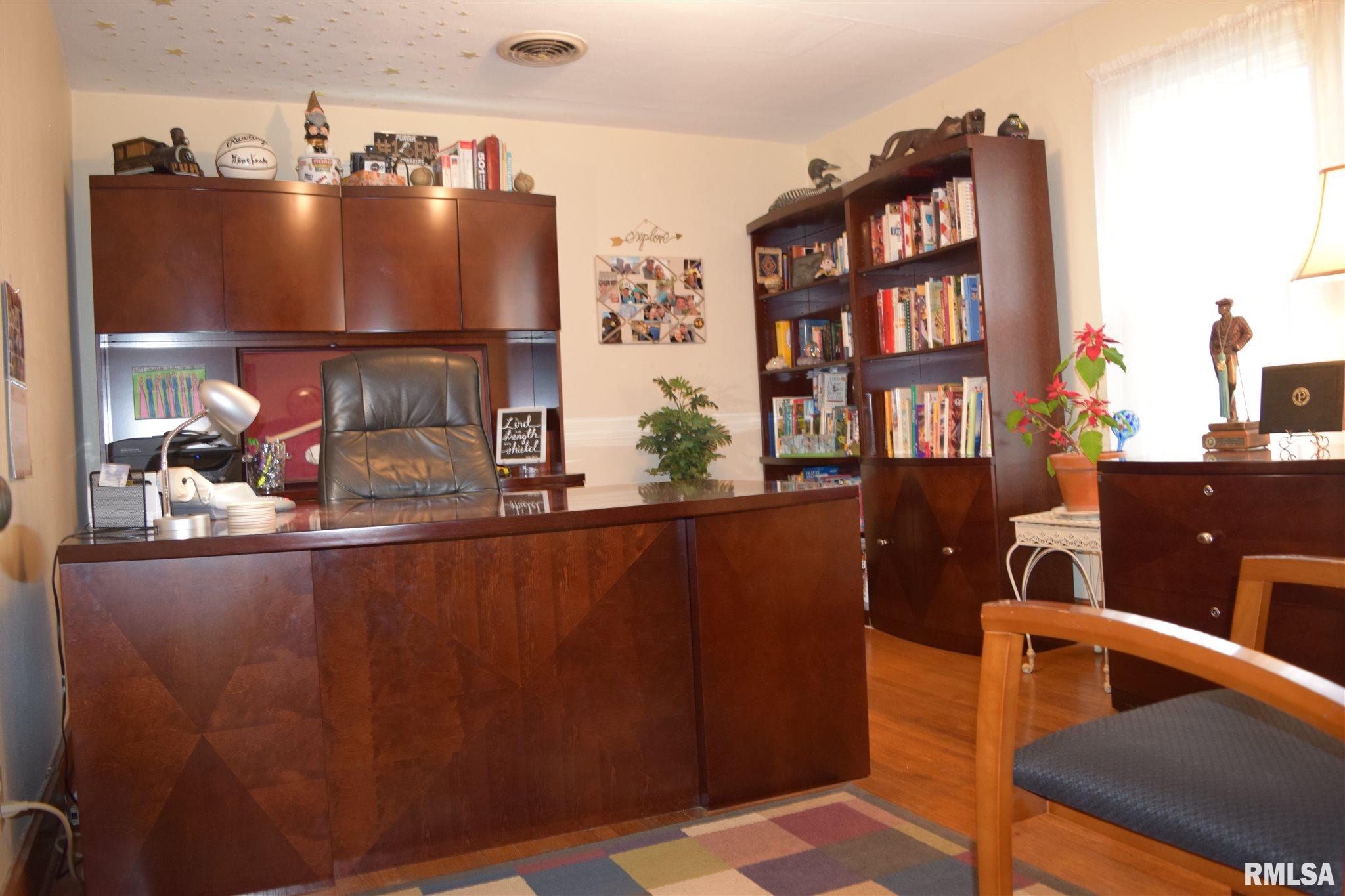1729 Mound Road Jacksonville, IL 62650 - Photo 21 of 47 Gallery Image 21